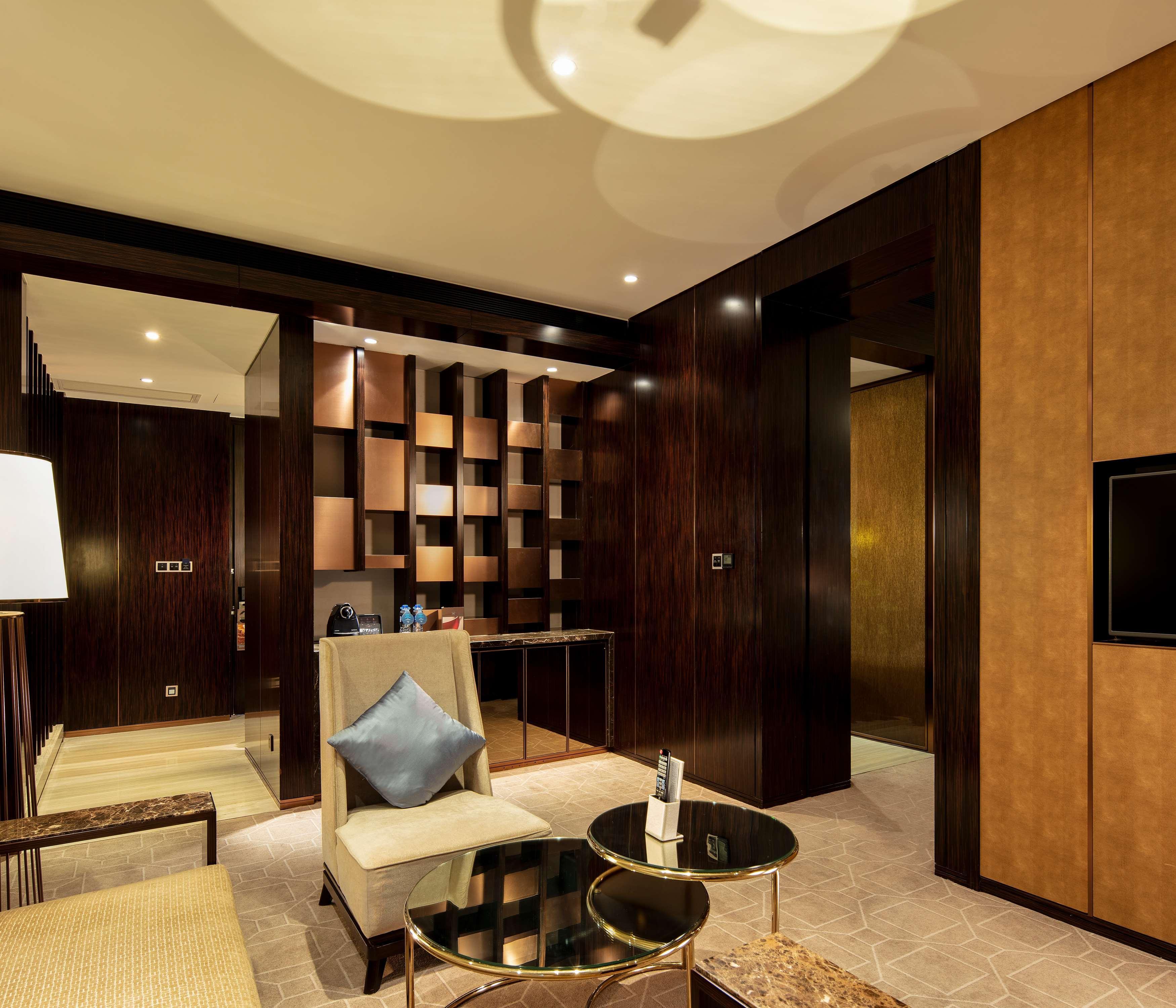 Отель Hilton Futian, Metro Station At Front Door, Close To Futian Convention & Exhibition Center Шэньчжэнь