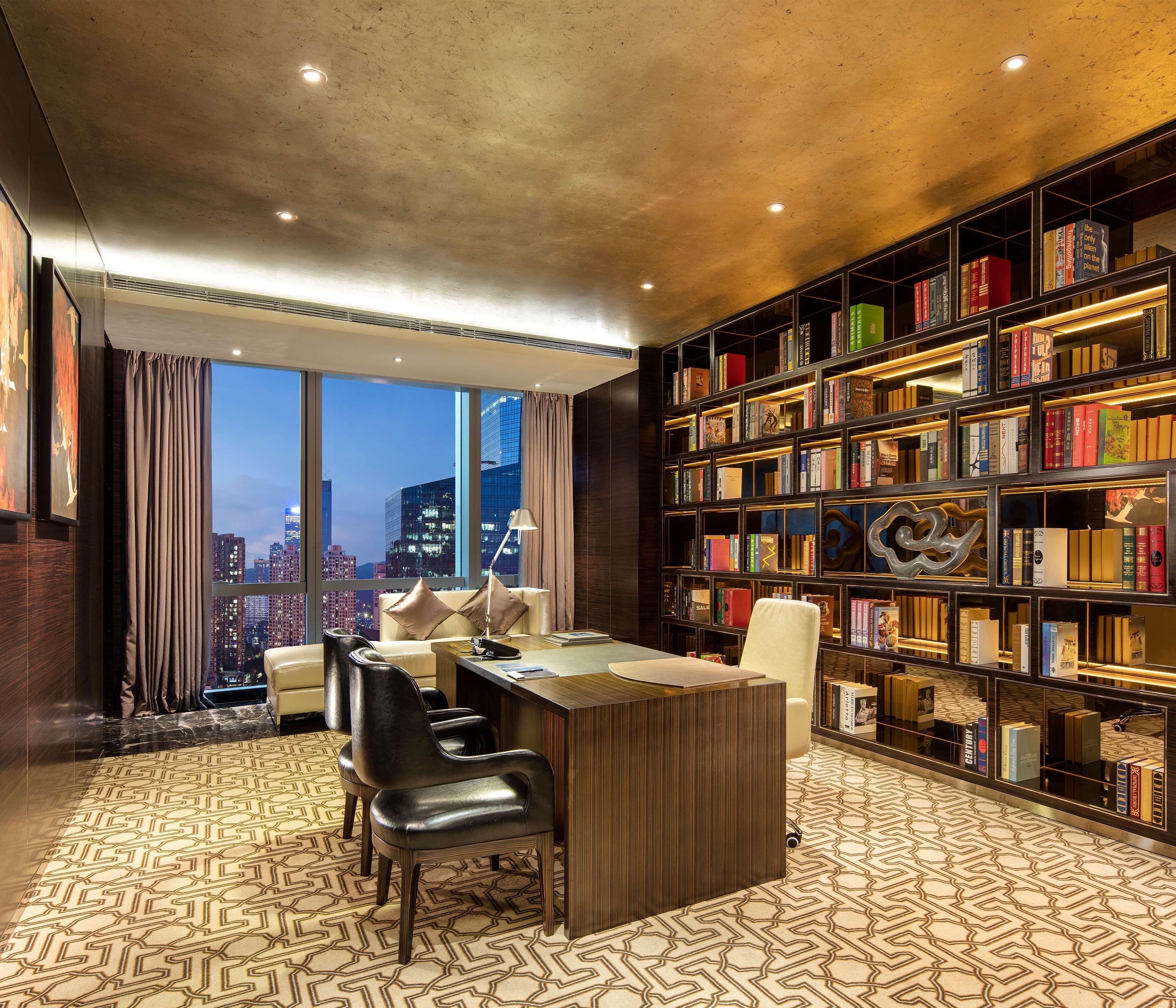 Hilton Futian, Metro Station At Front Door, Close To Futian Convention & Exhibition Center Отель Шэньчжэнь
