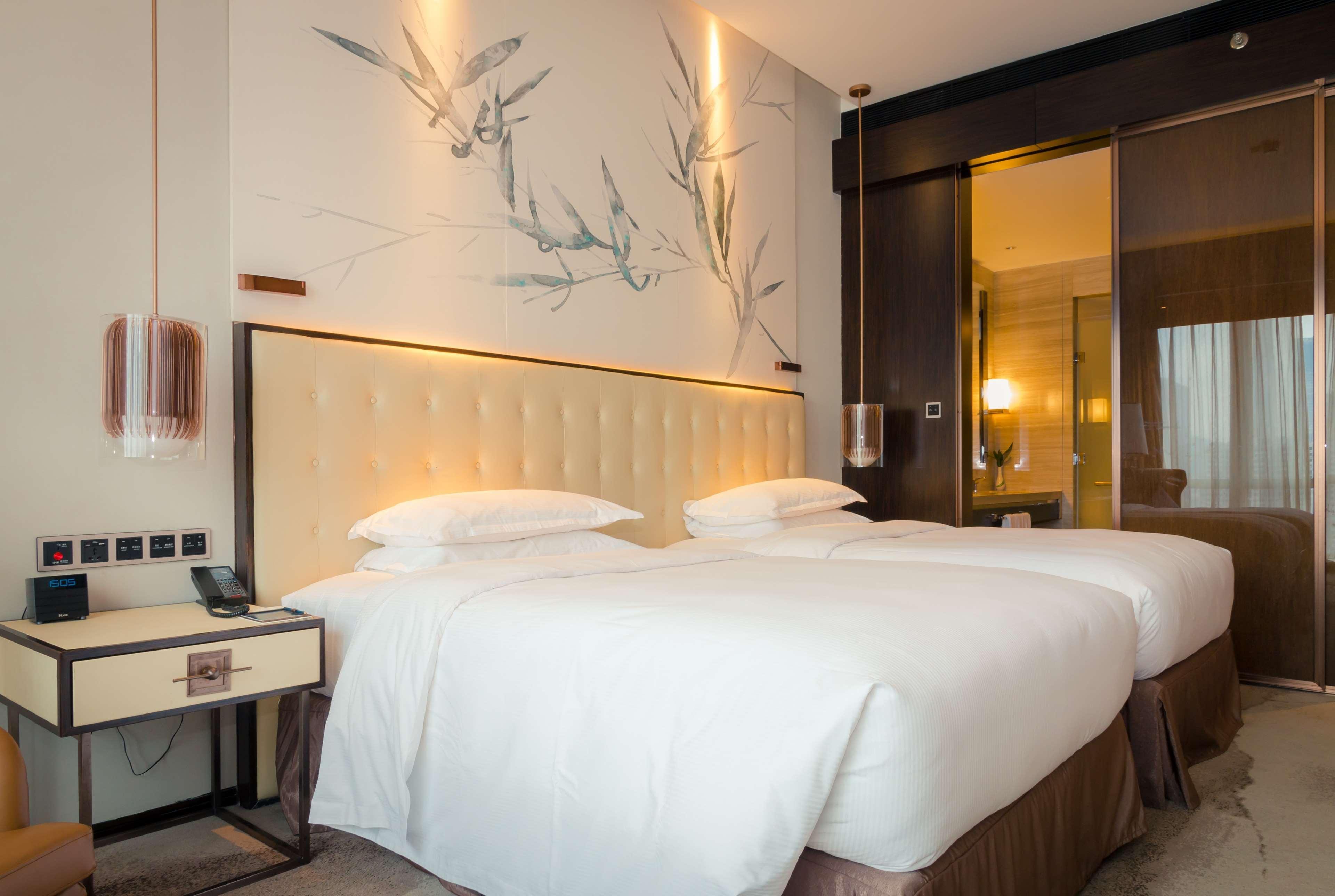 Отель Hilton Futian, Metro Station At Front Door, Close To Futian Convention & Exhibition Center Шэньчжэнь