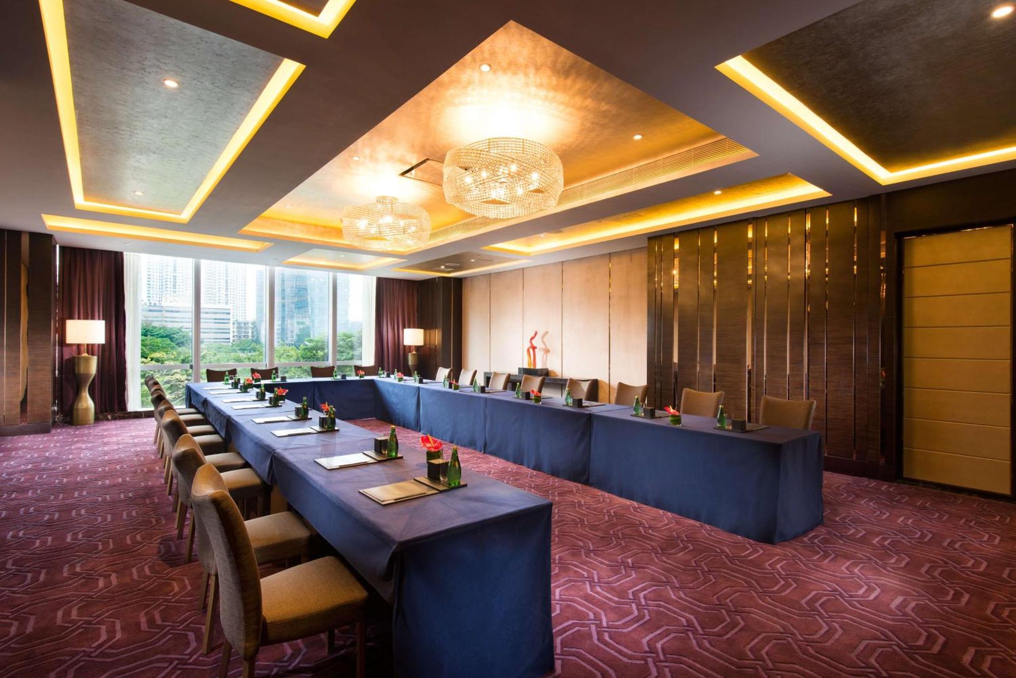 Отель Hilton Futian, Metro Station At Front Door, Close To Futian Convention & Exhibition Center Шэньчжэнь