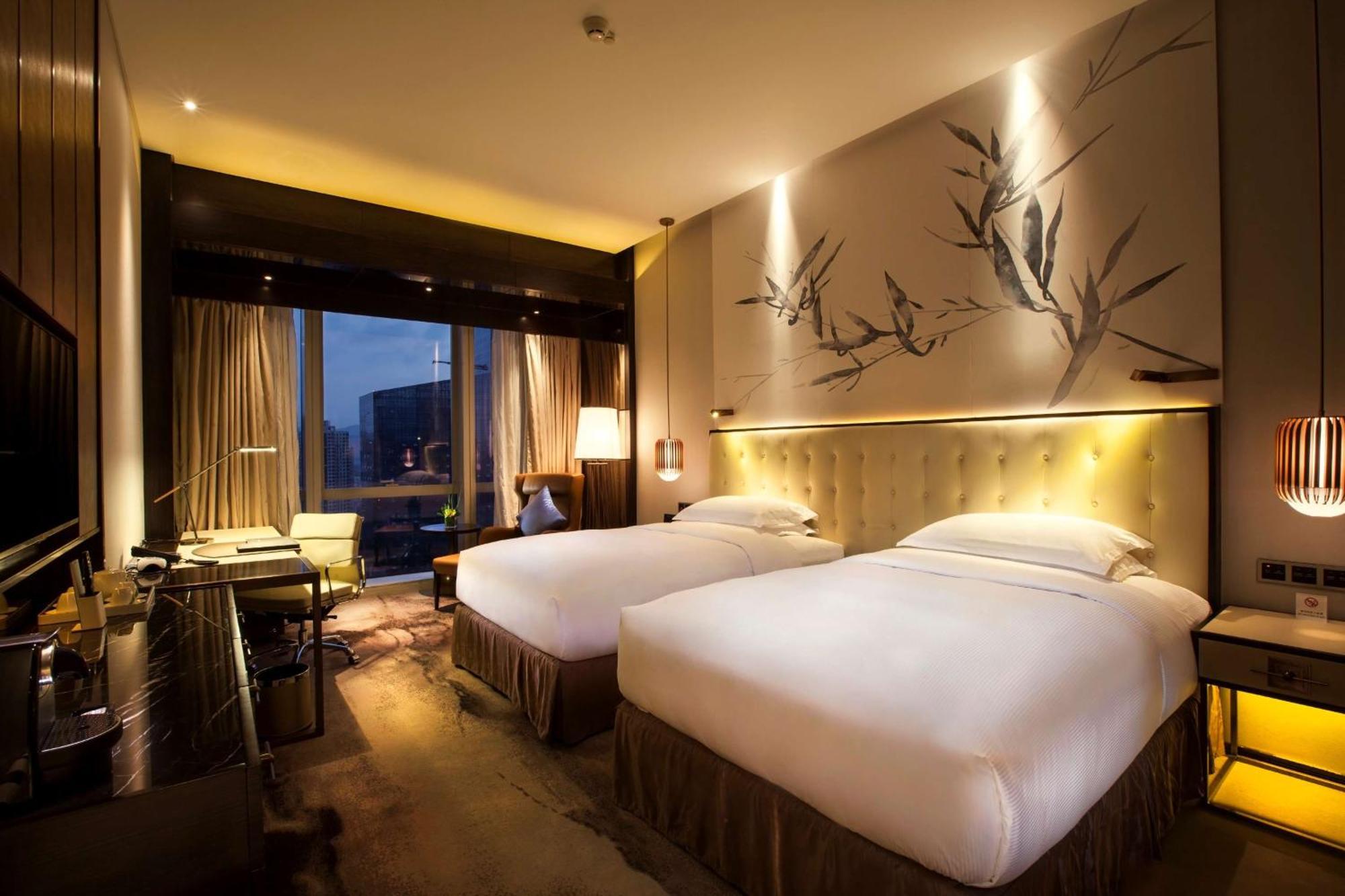 Отель Hilton Futian, Metro Station At Front Door, Close To Futian Convention & Exhibition Center