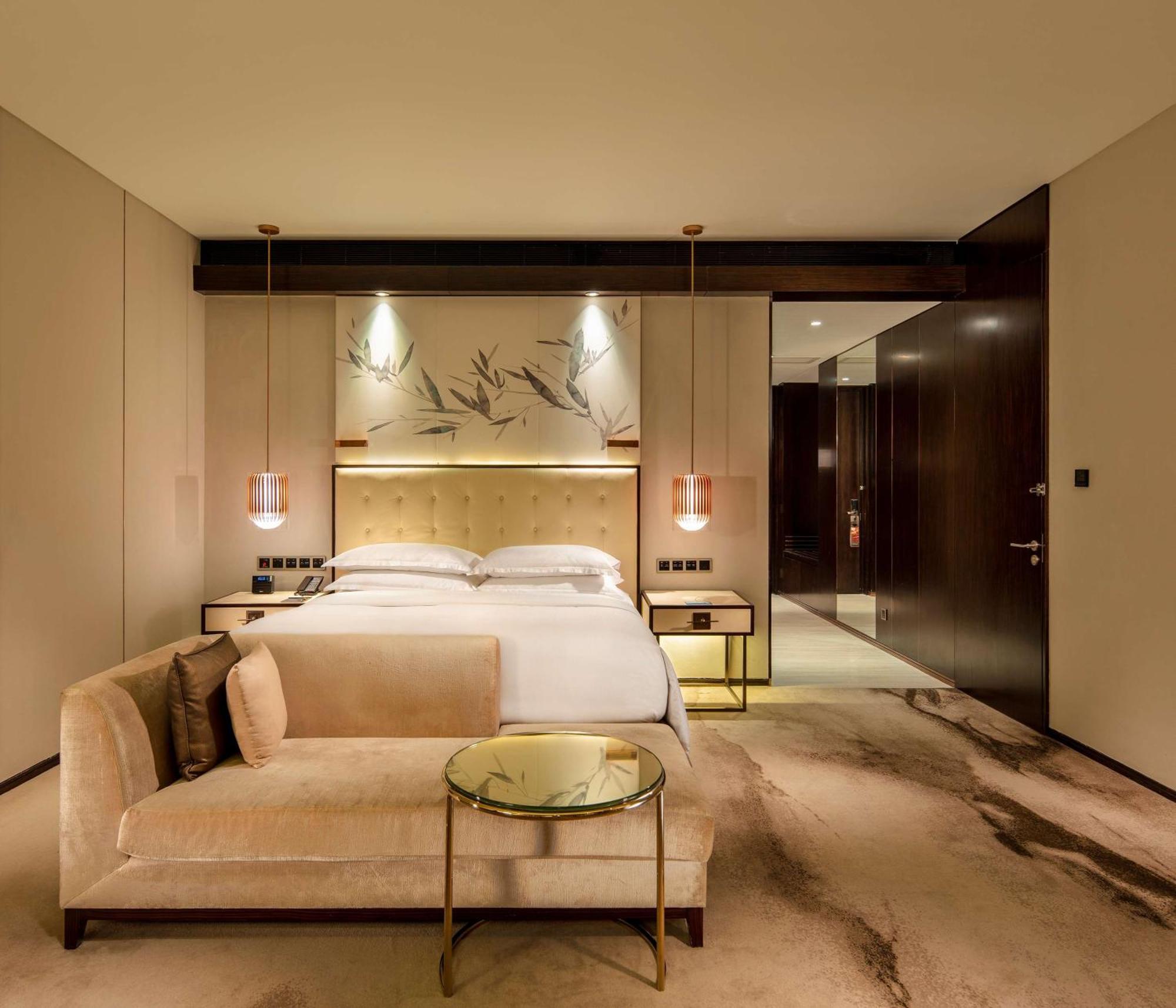 Отель Hilton Futian, Metro Station At Front Door, Close To Futian Convention & Exhibition Center