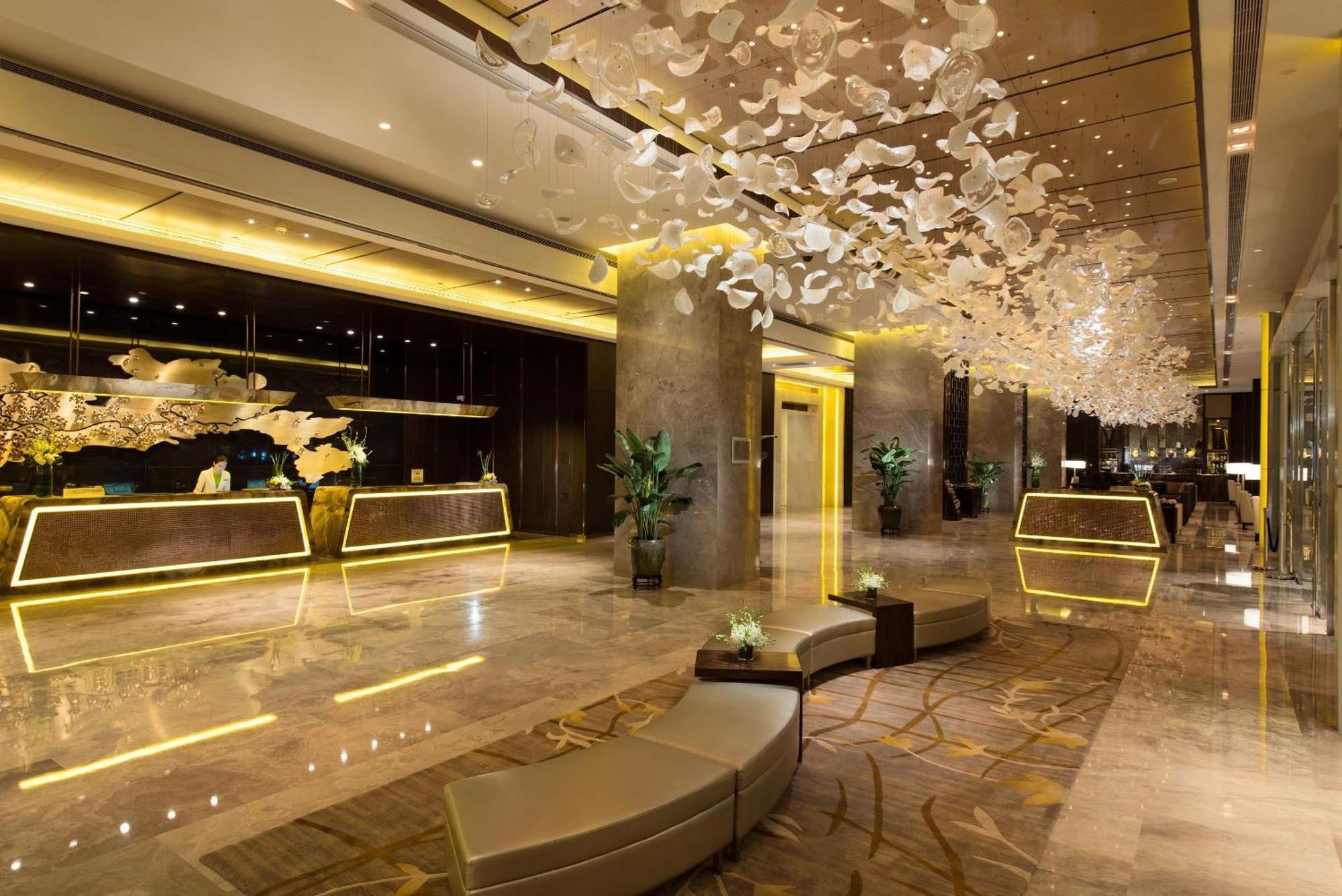 Hilton Futian, Metro Station At Front Door, Close To Futian Convention & Exhibition Center Отель Шэньчжэнь